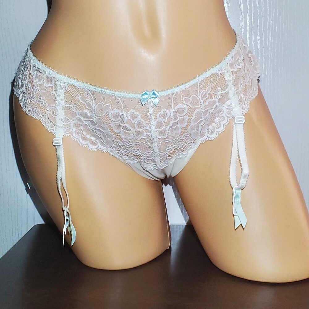 Victoria's Secret Dream Angels Garter Thong Panties. New with Tags Size Medium.